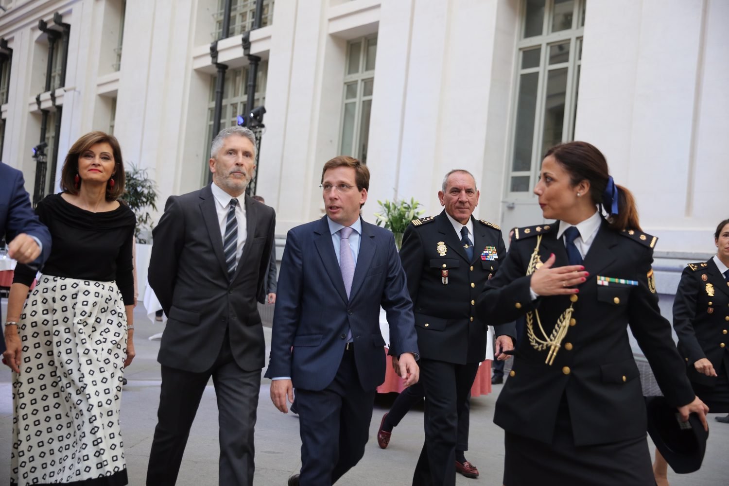 España reestablece control de fronteras con Italia